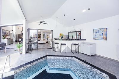 RAW5520: Stunning 5 Bedroom Pool Villa in private location at Rawai. Photo #31