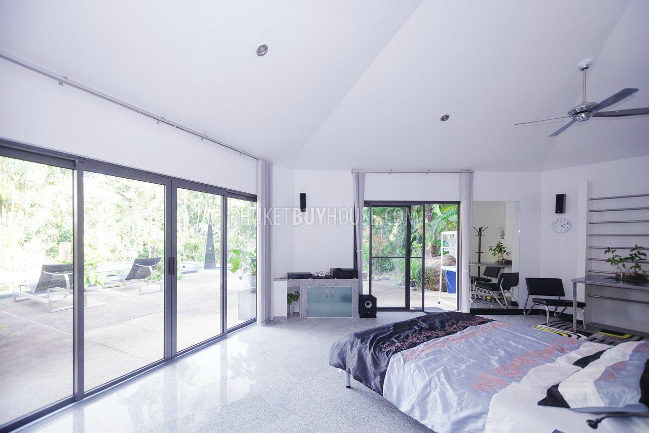RAW5520: Stunning 5 Bedroom Pool Villa in private location at Rawai. Photo #43