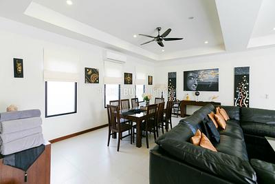 NAI5495: Exclusive 4 Bedroom Pool Villa Near Nai Harn Beach. Photo #4