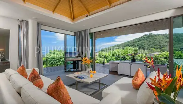 LAY5500: Delightful 4 Bedroom Villa with panoramic Sea View in Layan. Photo #13