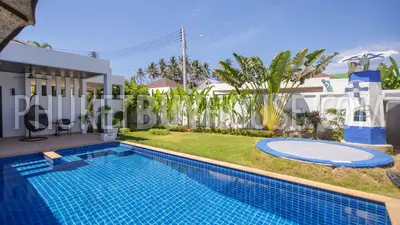 RAW5616: 3-Bedroom villa with swimming pool at Rawai. Photo #3
