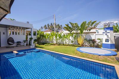 RAW5616: 3-Bedroom villa with swimming pool at Rawai. Photo #3