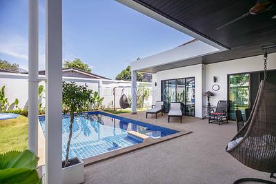 RAW5616: 3-Bedroom villa with swimming pool at Rawai. Photo #7