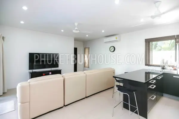 RAW5616: 3-Bedroom villa with swimming pool at Rawai. Photo #8
