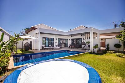 RAW5616: 3-Bedroom villa with swimming pool at Rawai. Photo #34
