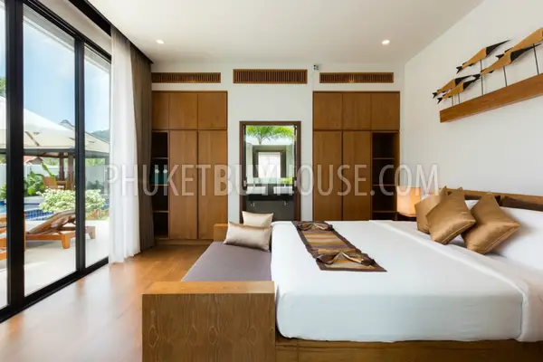 NAI5600: New Tropical Villa with 4 Bedrooms, swimming pool and skylight roof in Nai Harn. Photo #8