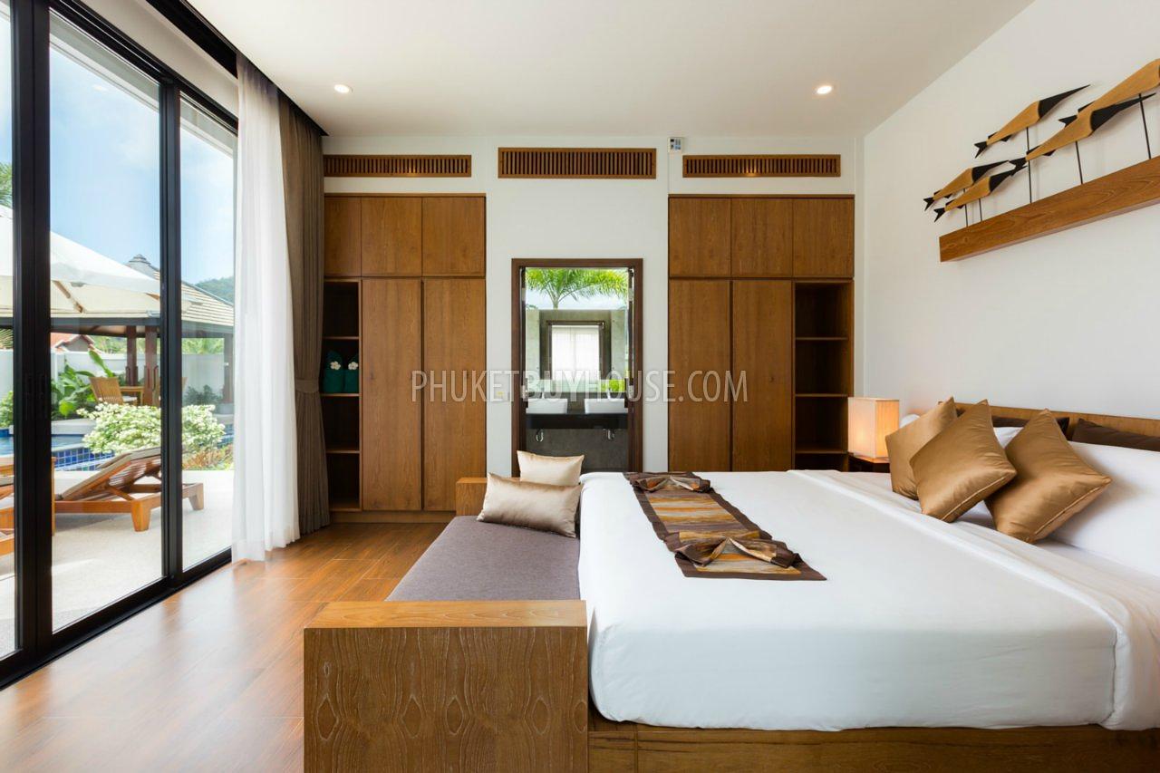 NAI5600: New Tropical Villa with 4 Bedrooms, swimming pool and skylight roof in Nai Harn. Photo #8