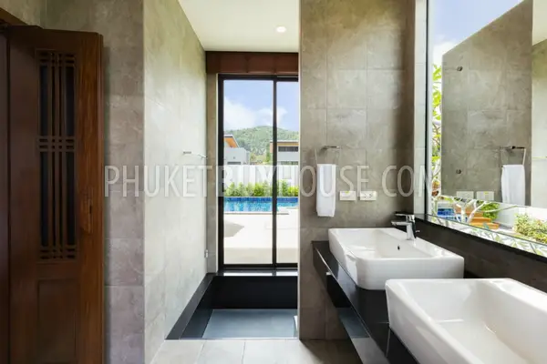 NAI5600: New Tropical Villa with 4 Bedrooms, swimming pool and skylight roof in Nai Harn. Photo #9