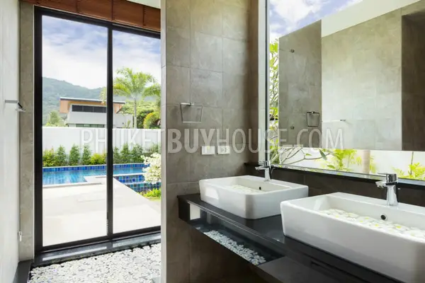 NAI5600: New Tropical Villa with 4 Bedrooms, swimming pool and skylight roof in Nai Harn. Photo #10