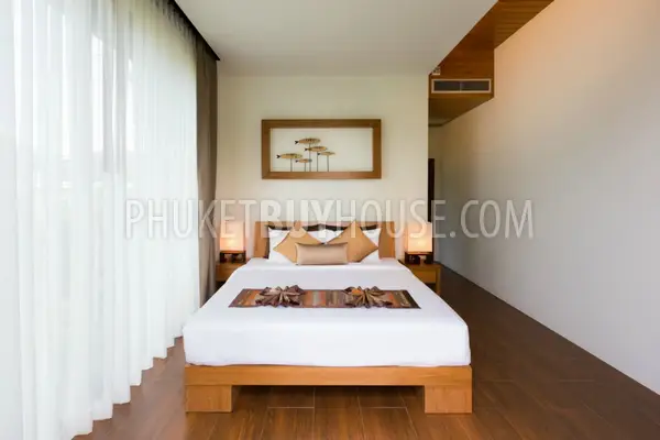 NAI5600: New Tropical Villa with 4 Bedrooms, swimming pool and skylight roof in Nai Harn. Photo #12