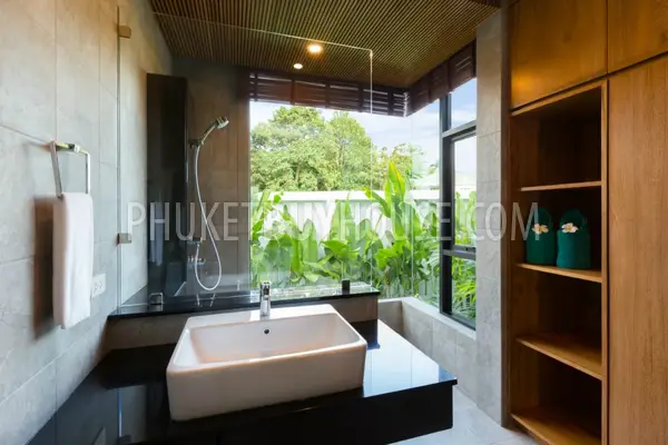 NAI5600: New Tropical Villa with 4 Bedrooms, swimming pool and skylight roof in Nai Harn. Photo #16