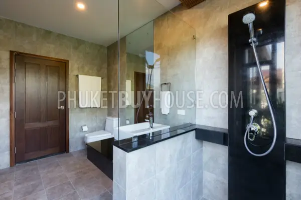 NAI5600: New Tropical Villa with 4 Bedrooms, swimming pool and skylight roof in Nai Harn. Photo #17