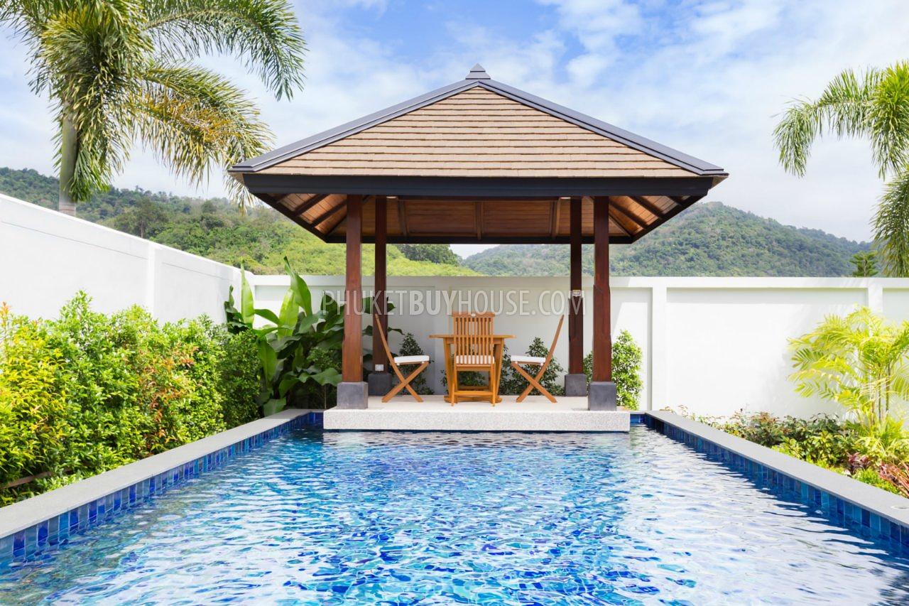 NAI5600: New Tropical Villa with 4 Bedrooms, swimming pool and skylight roof in Nai Harn. Photo #18