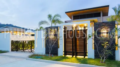 NAI5600: New Tropical Villa with 4 Bedrooms, swimming pool and skylight roof in Nai Harn. Photo #23