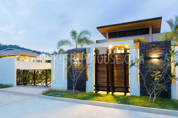 NAI5600: New Tropical Villa with 4 Bedrooms, swimming pool and skylight roof in Nai Harn. Photo #23