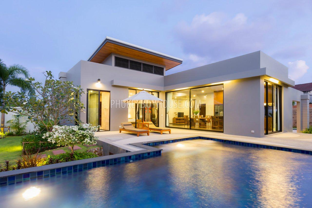 NAI5600: New Tropical Villa with 4 Bedrooms, swimming pool and skylight roof in Nai Harn. Photo #39