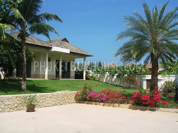 PHA5707: Fantastic 5-Bedroom Beachfront Villa, Natai Beach. Photo #7