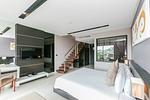 PAT5711: Amazing 1-Bedroom Duplex Apartment in Patong. Thumbnail #6