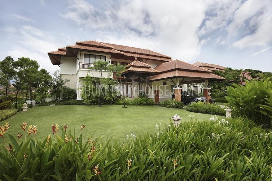 BAN5736: Luxury Villa With 4 Bedrooms and Lake View in Laguna – Bang Tao. Photo #1