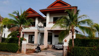 RAW5717: Spacious Villa with private Pool in Rawai. Photo #2