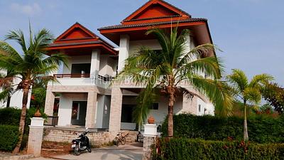 RAW5717: Spacious Villa with private Pool in Rawai. Photo #3