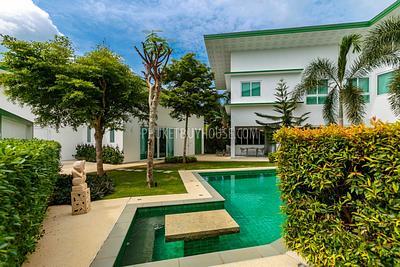NAI5791: Modern 5-Bedroom Villa in Nai Harn. Photo #1