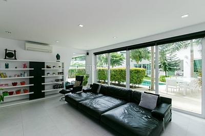 NAI5791: Modern 5-Bedroom Villa in Nai Harn. Photo #15