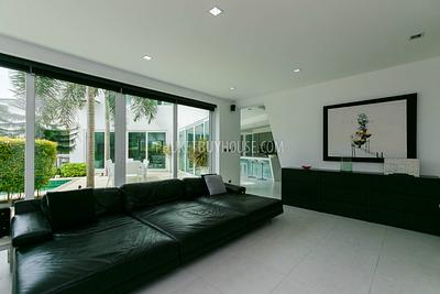 NAI5791: Modern 5-Bedroom Villa in Nai Harn. Photo #16
