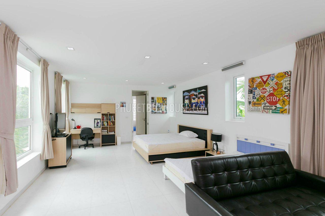 NAI5791: Modern 5-Bedroom Villa in Nai Harn. Photo #27