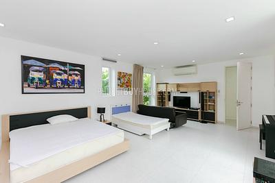 NAI5791: Modern 5-Bedroom Villa in Nai Harn. Photo #28