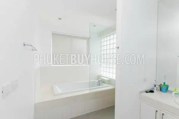 NAI5791: Modern 5-Bedroom Villa in Nai Harn. Photo #29
