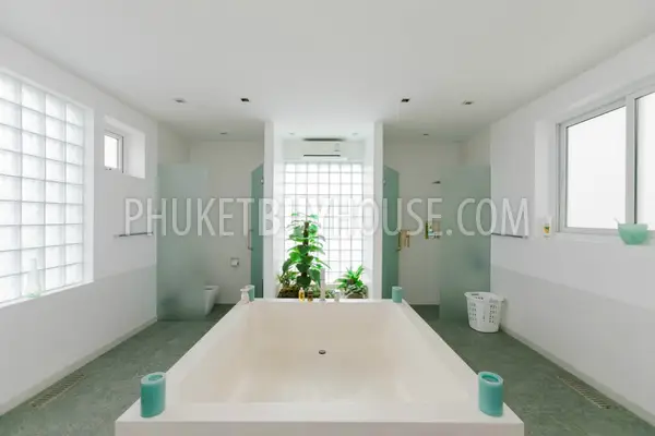NAI5791: Modern 5-Bedroom Villa in Nai Harn. Photo #34