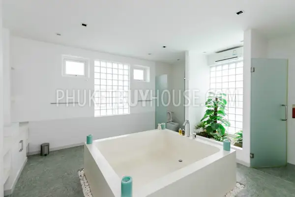 NAI5791: Modern 5-Bedroom Villa in Nai Harn. Photo #35