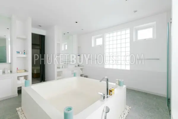 NAI5791: Modern 5-Bedroom Villa in Nai Harn. Photo #36