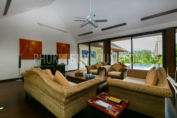 RAW5800: Magnificent Villa with Contemporary Design and Tranquility Environment. Fotoğraf #2