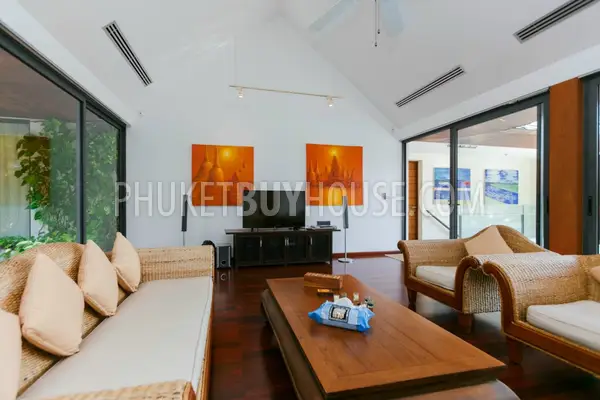 RAW5800: Magnificent Villa with Contemporary Design and Tranquility Environment. Fotoğraf #3