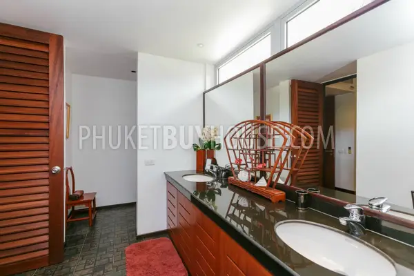 LAY5819: Luxury Five Bedroom Villa in walking distance from the Layan Beach. Photo #18