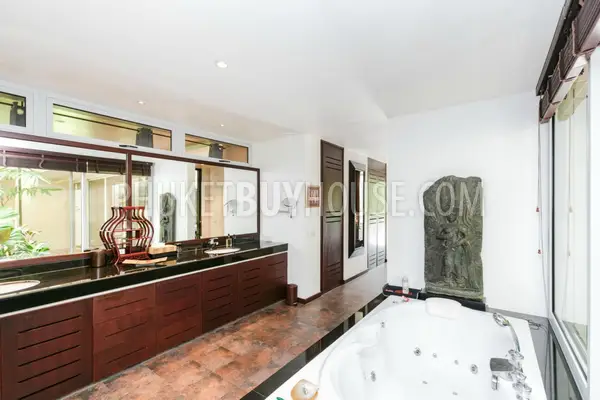 LAY5819: Luxury Five Bedroom Villa in walking distance from the Layan Beach. Photo #23