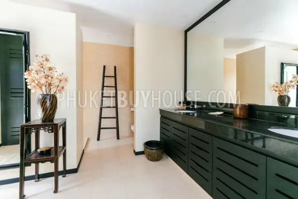 LAY5819: Luxury Five Bedroom Villa in walking distance from the Layan Beach. Photo #28