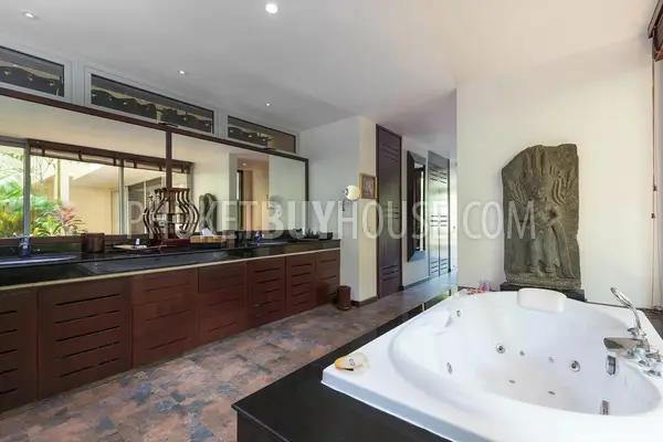LAY5819: Luxury Five Bedroom Villa in walking distance from the Layan Beach. Photo #61