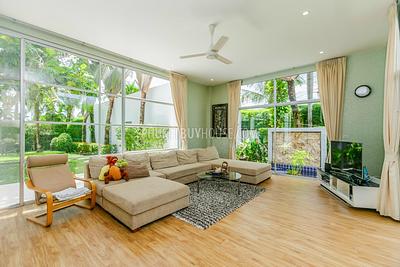 TAL5871: 3 Bedroom Villa with Tropical Garden in Talang. Photo #3