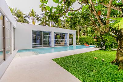 TAL5871: 3 Bedroom Villa with Tropical Garden in Talang. Photo #25