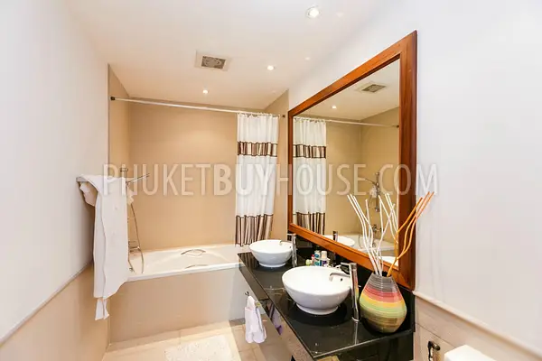 BAN5844: Beautiful 2 Bedroom TownHouse in BangTao. Fotoğraf #24