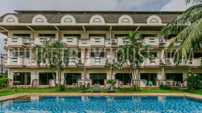 PAT5910: 3 Storey Hotel in Patong. Photo #36