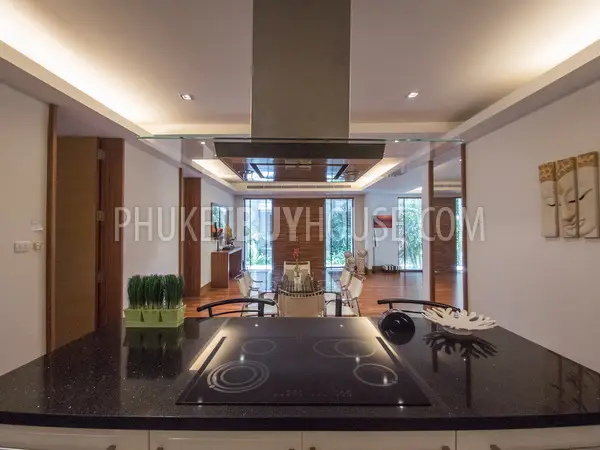 NAT5953: Splendid Apartment just 50 meters from Nai Thon Beach. Photo #10