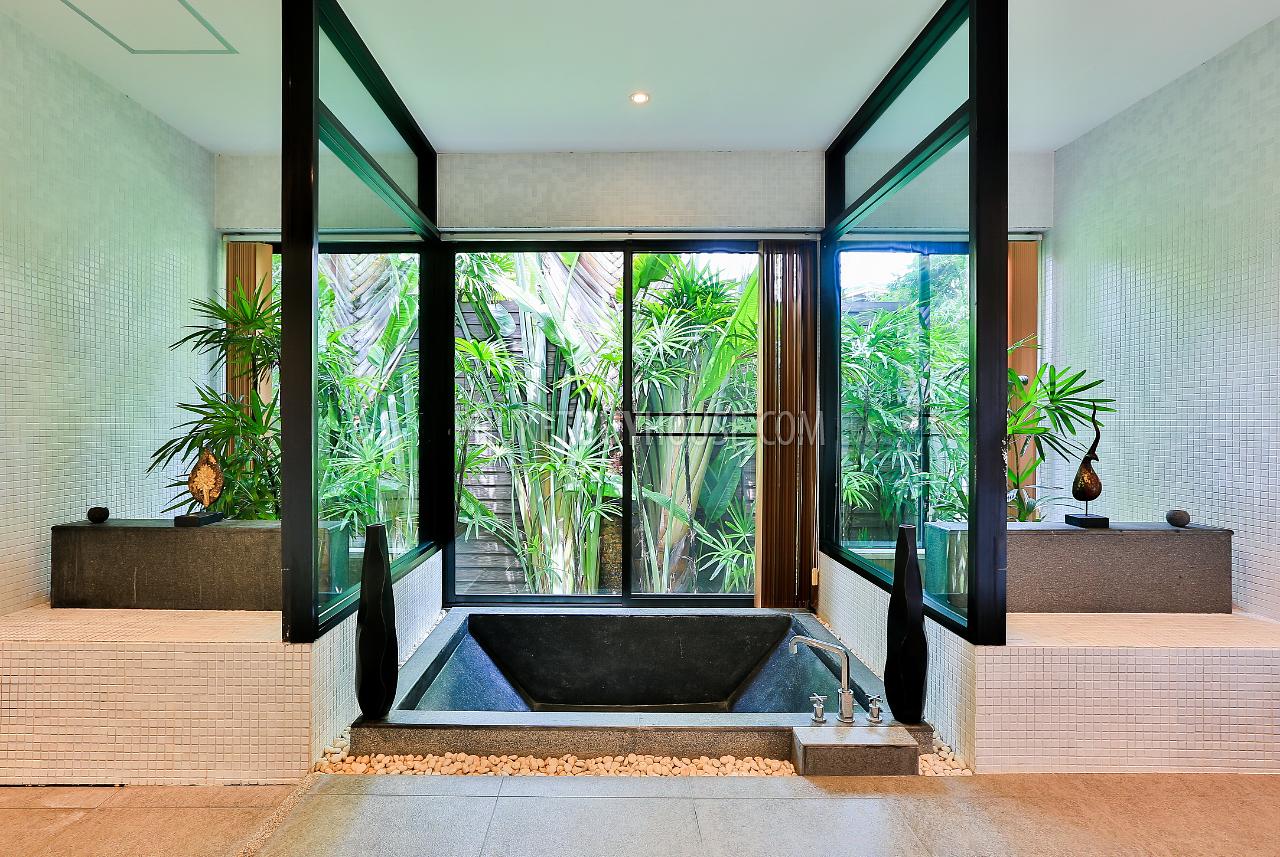 SUR5967: Gorgeous Villa with a Private Pool in Surin. Photo #2