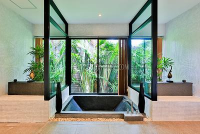 SUR5967: Gorgeous Villa with a Private Pool in Surin. Photo #2