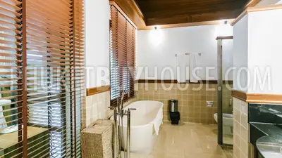 BAN5934: Spacious 12-Bedroom Villa with Two Pools in Bang Tao. Fotoğraf #24