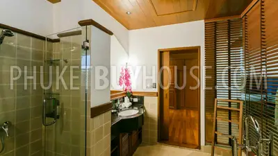 BAN5934: Spacious 12-Bedroom Villa with Two Pools in Bang Tao. Fotoğraf #25