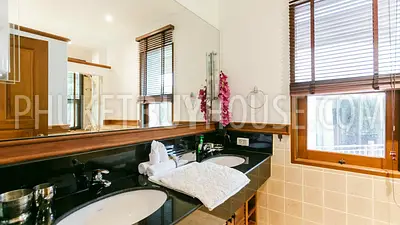 BAN5934: Spacious 12-Bedroom Villa with Two Pools in Bang Tao. Fotoğraf #37